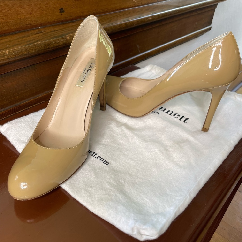 Gorgeous nude patent leather JK Bennett size 9 US / 40 court shoe heels